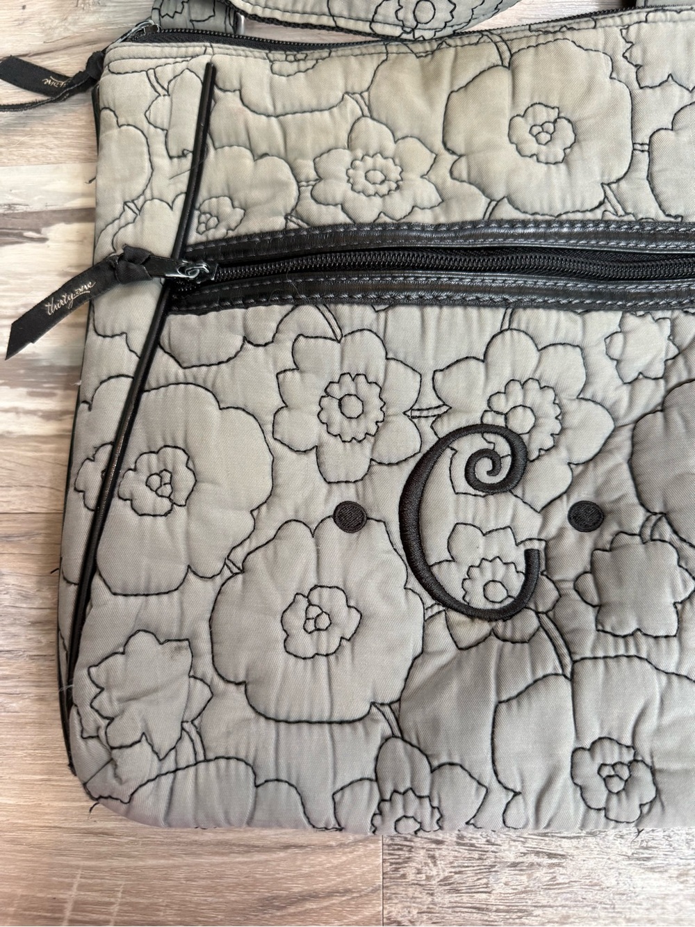 Thirty-One Gray & Black Quilted Poppy Floral Crossbody Shoulder Bag W Accent “C” - Picture 2 of 12